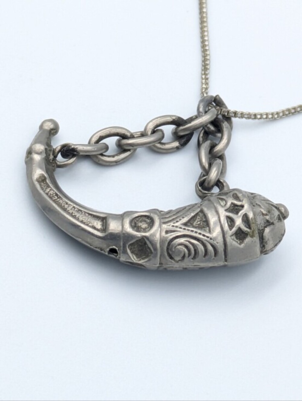 Antique Victorian Cornucopia / Horn pendant on vintage chain necklace - Picture 2 of 5